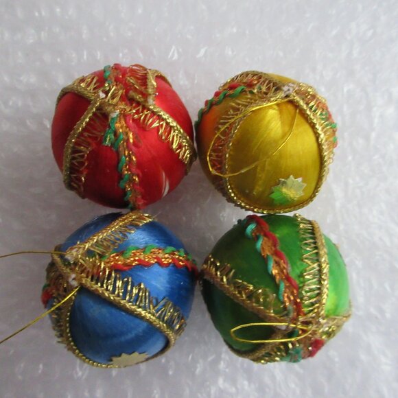 Mini Satin Christmas Ornaments Balls 1" & 1.5" lot of 36 Crafts Decorating Vtg - Picture 4 of 9